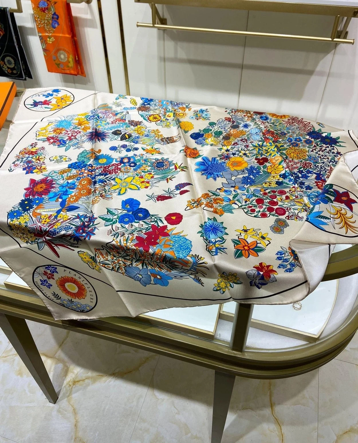 에르메스 플랑플뢰르 90 크림 스카프