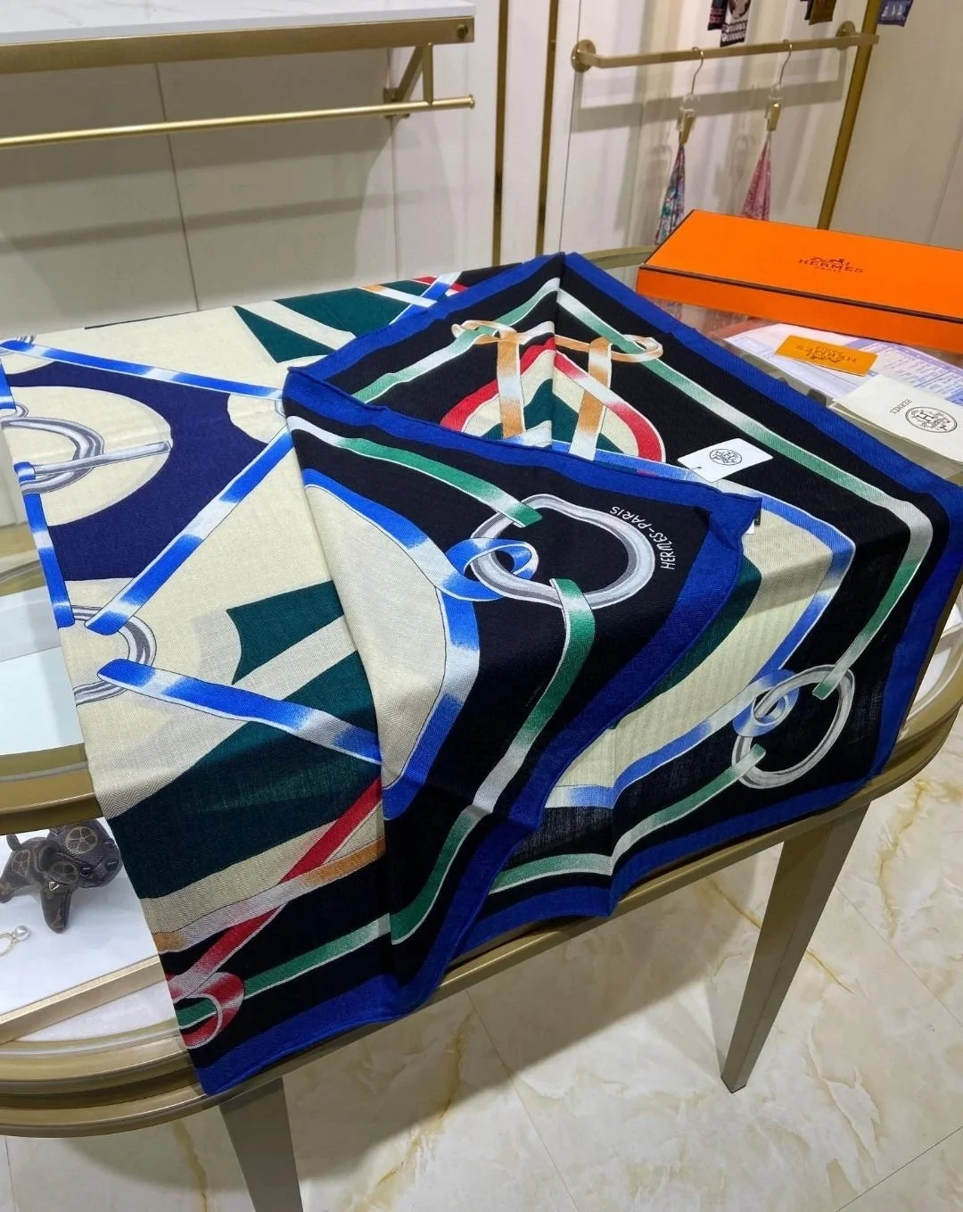 에르메스 Figure Artistique 90 마린 스카프