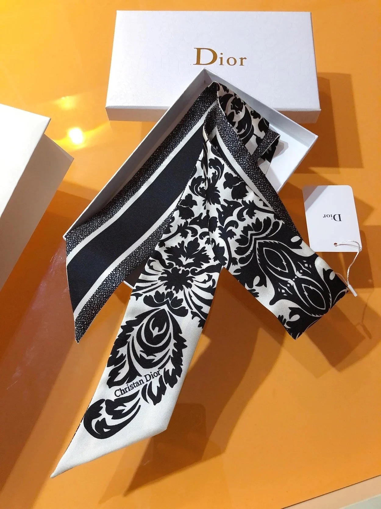 디올 화이트 앤 블랙 실크 트윌 미차 스카프