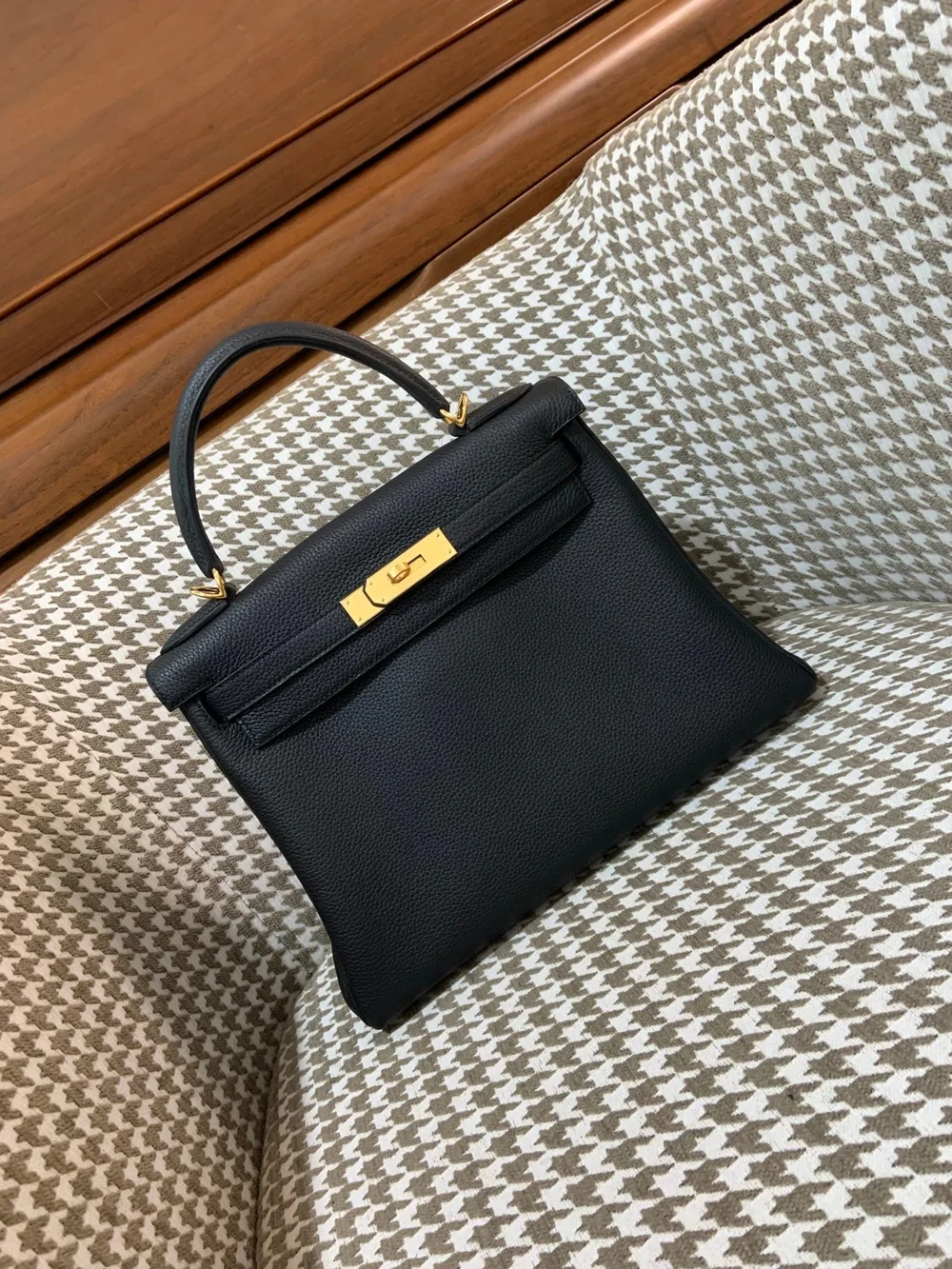 에르메스 켈리 28 르투르네 블랙 골드 하드웨어 (100% HAND MADE)