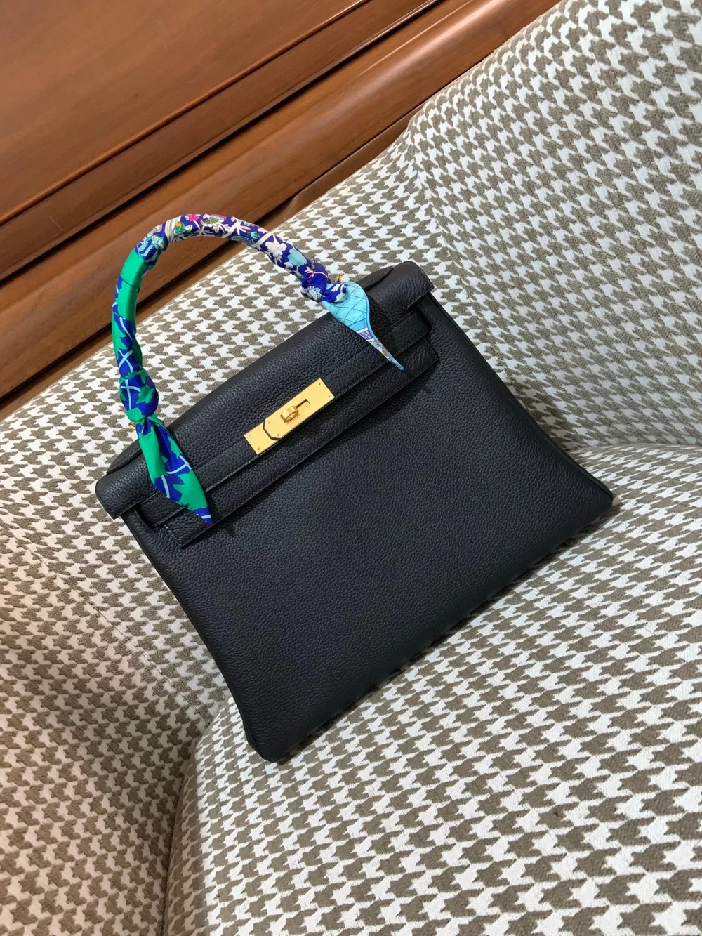 에르메스 켈리 28 르투르네 블랙 골드 하드웨어 (100% HAND MADE)