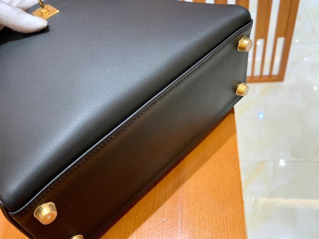 에르메스 켈리 25 르투르네 스위프트 블랙 골드 하드웨어 (100% HAND MADE)