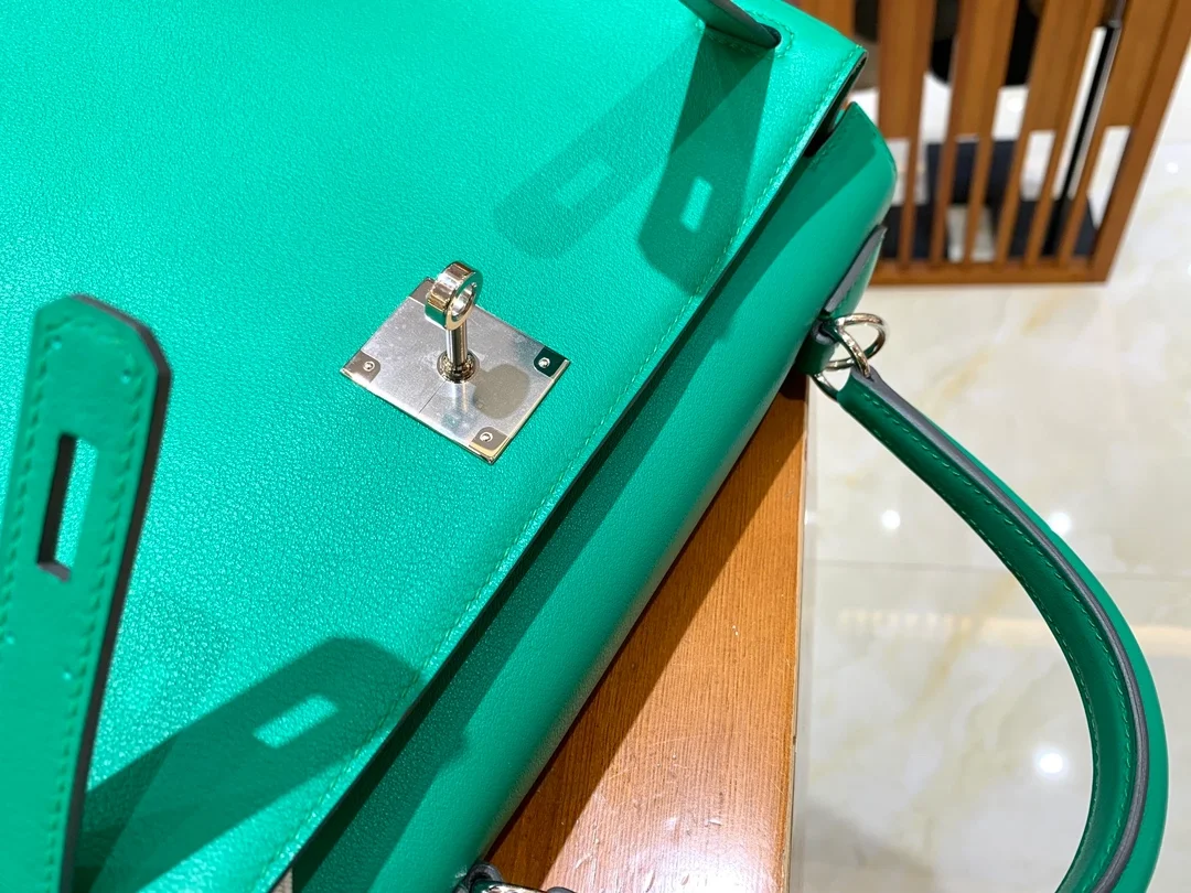 에르메스 켈리 28 르투르네 스위프트 민트 그린 실버 하드웨어 (100% HAND MADE)