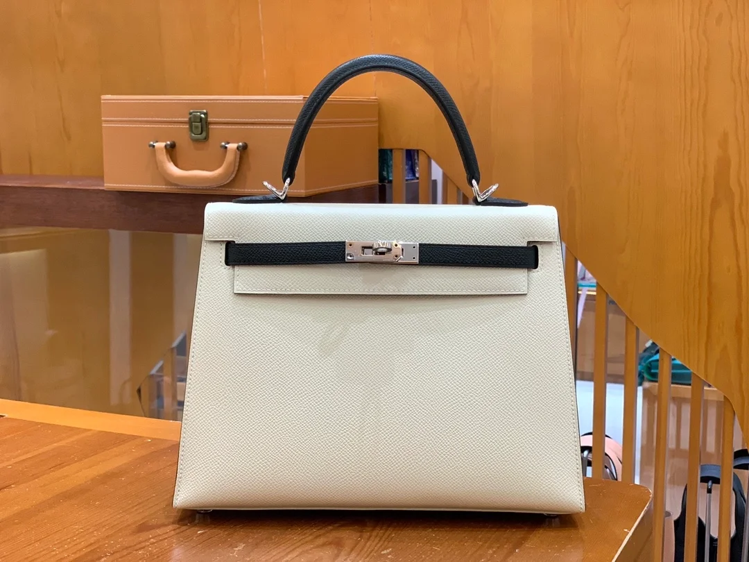 에르메스 켈리 25 셀리에 밀크 화이트 앤 블랙 실버 하드웨어 (100% HAND MADE)