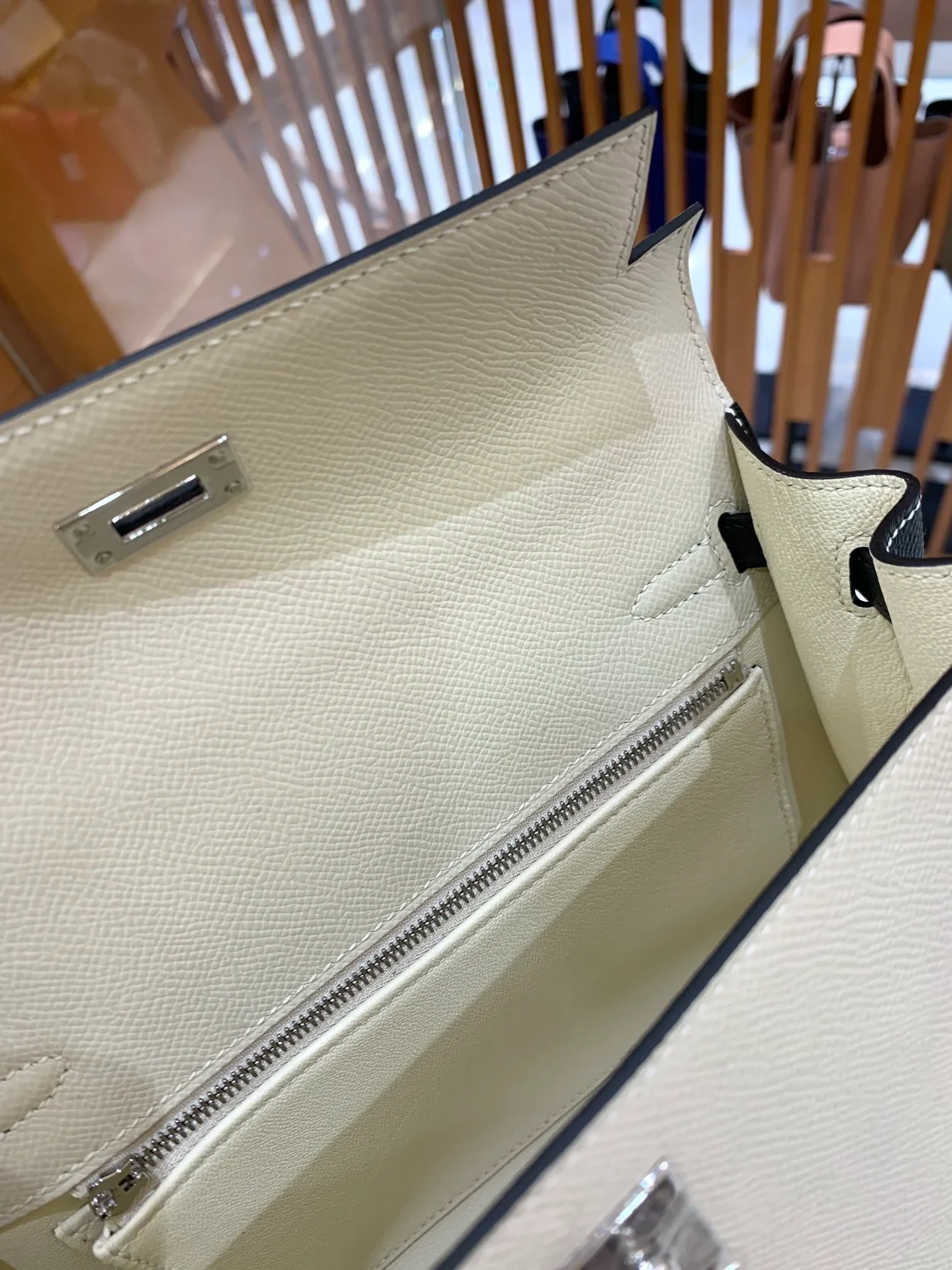 에르메스 켈리 25 셀리에 밀크 화이트 앤 블랙 실버 하드웨어 (100% HAND MADE)