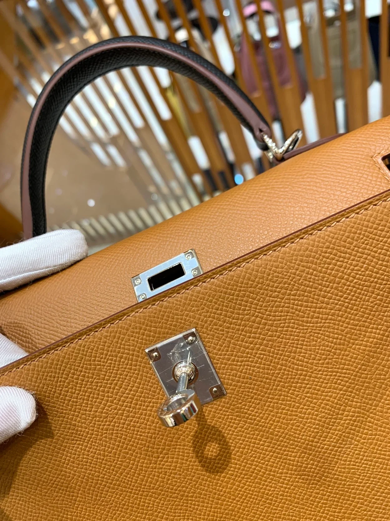 에르메스 켈리 25 셀리에 트리컬러 (골드브라운/크림화이트/사파이어블랙) 실버 하드웨어 (100% HAND MADE)