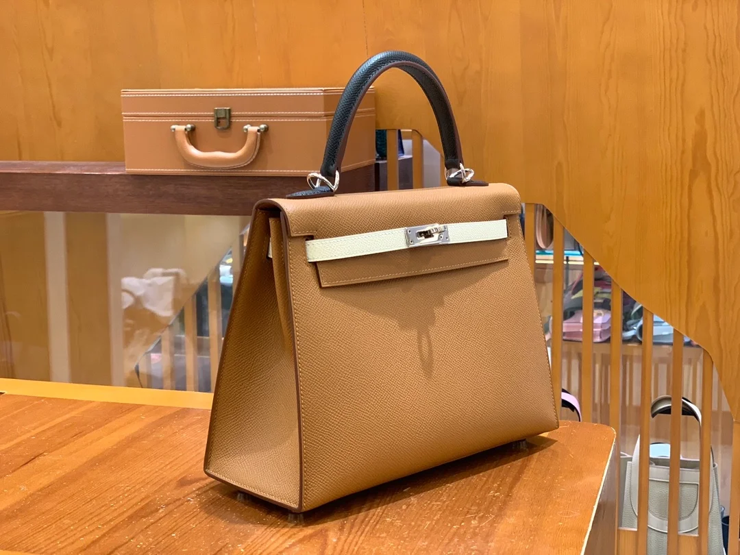 에르메스 켈리 25 셀리에 트리컬러 (골드브라운/크림화이트/사파이어블랙) 실버 하드웨어 (100% HAND MADE)