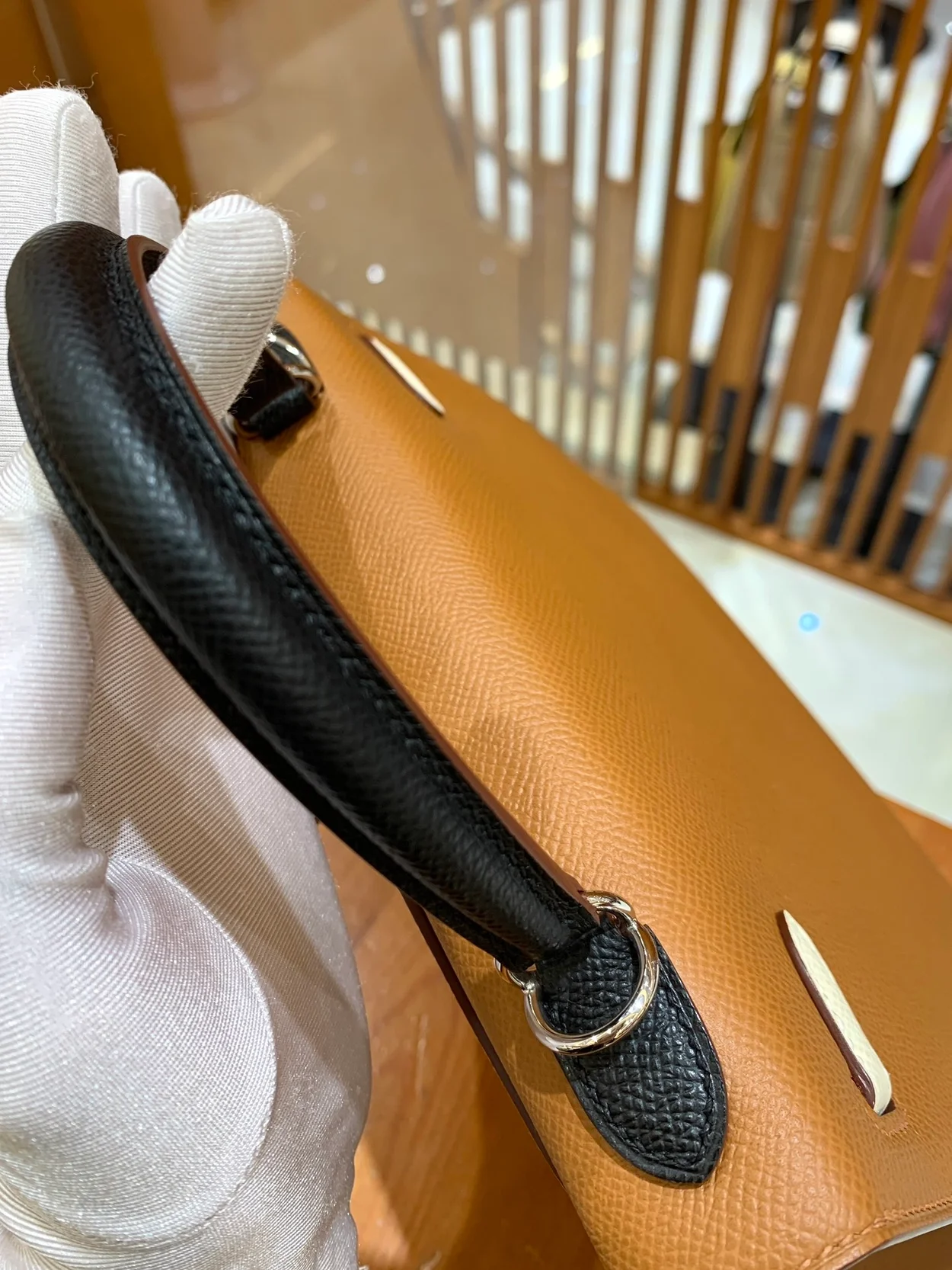 에르메스 켈리 25 셀리에 트리컬러 (골드브라운/크림화이트/사파이어블랙) 실버 하드웨어 (100% HAND MADE)