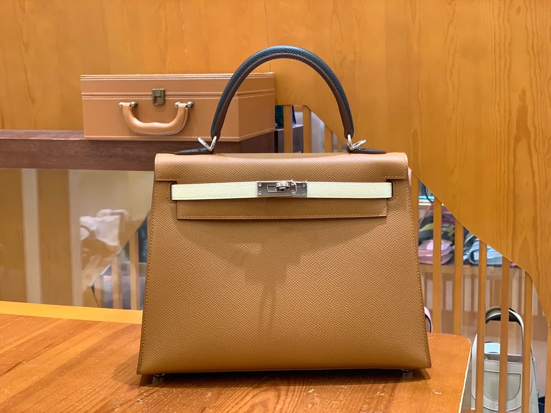 에르메스 켈리 25 셀리에 트리컬러 (골드브라운/크림화이트/사파이어블랙) 실버 하드웨어 (100% HAND MADE)