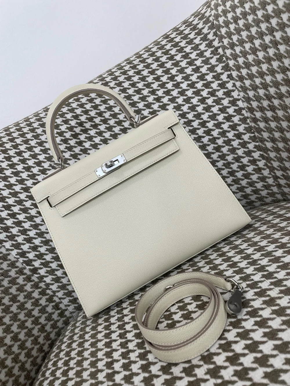 에르메스 켈리 25 셀리에 밀크 쉐이크 화이트 실버 하드웨어 (100% HAND MADE)