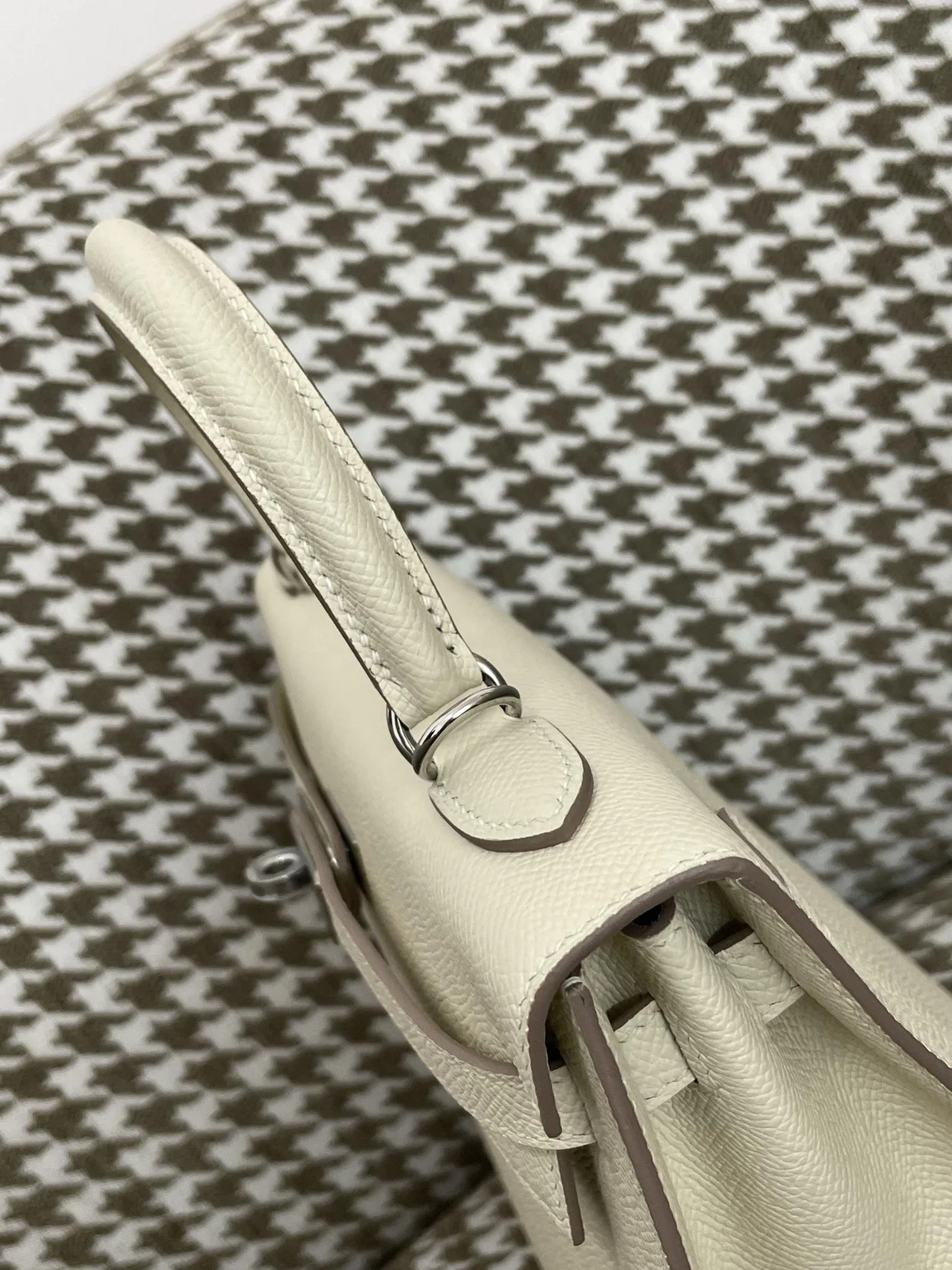 에르메스 켈리 25 셀리에 밀크 쉐이크 화이트 실버 하드웨어 (100% HAND MADE)