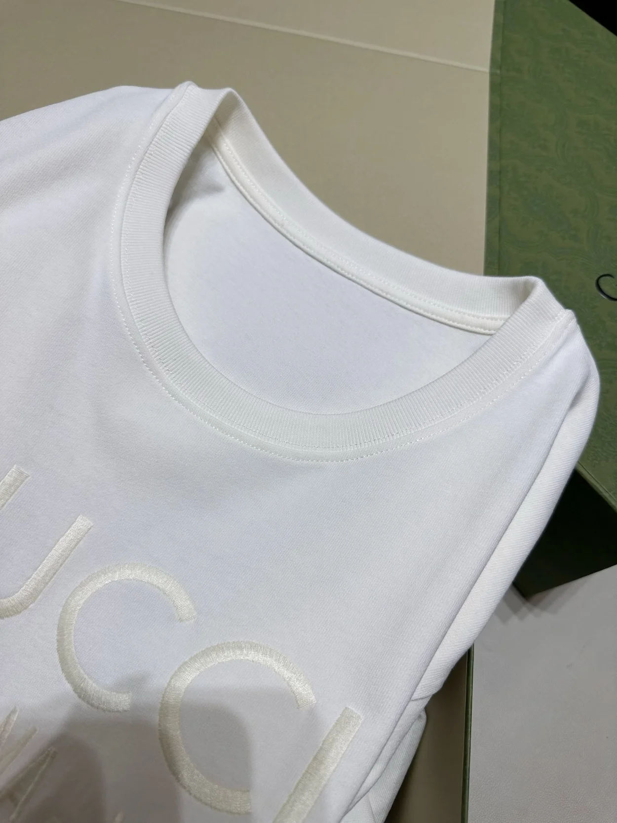 구찌 자수 로고 코튼 티셔츠 화이트