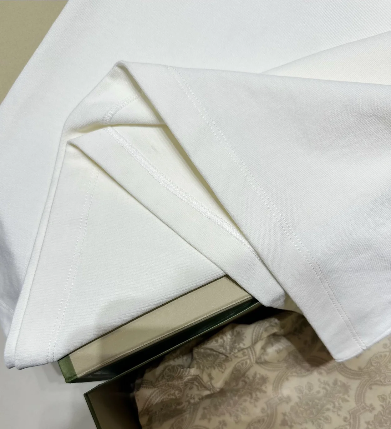 구찌 자수 로고 코튼 티셔츠 화이트