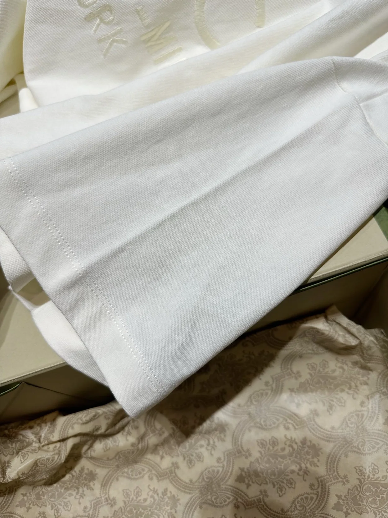 구찌 자수 로고 코튼 티셔츠 화이트