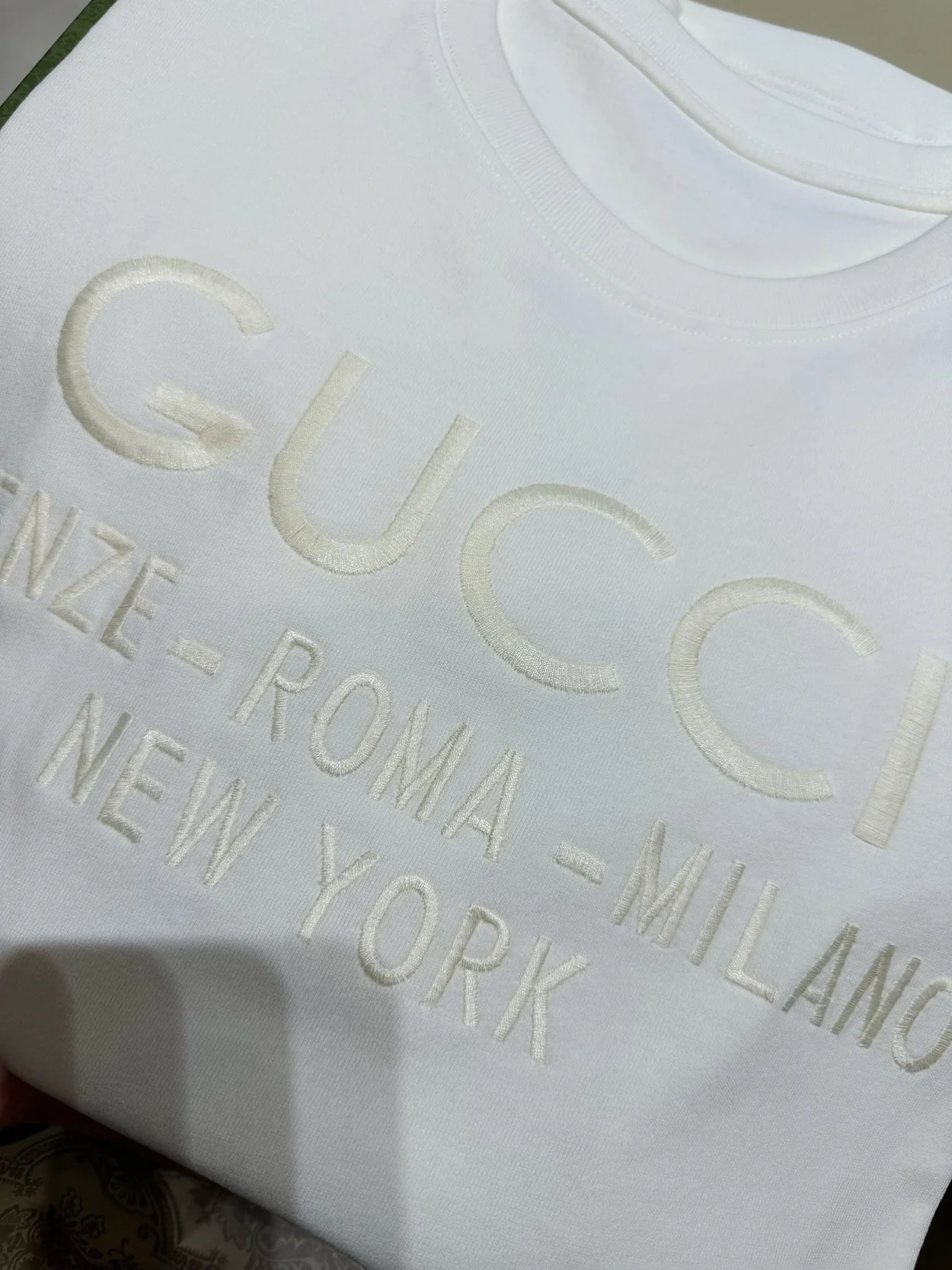 구찌 자수 로고 코튼 티셔츠 화이트