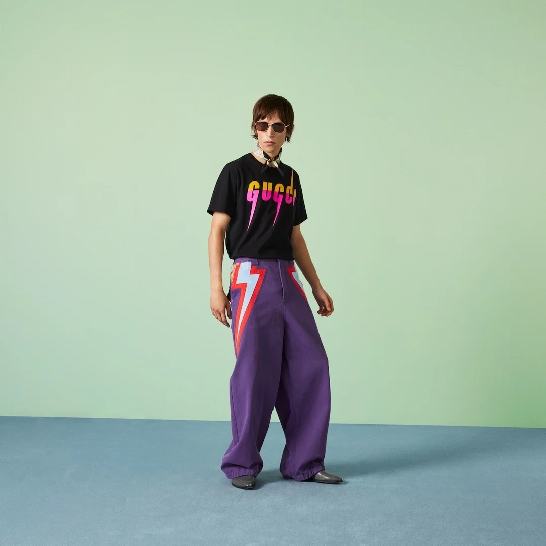 구찌 로고 프린트 블레이드 티셔츠 블랙